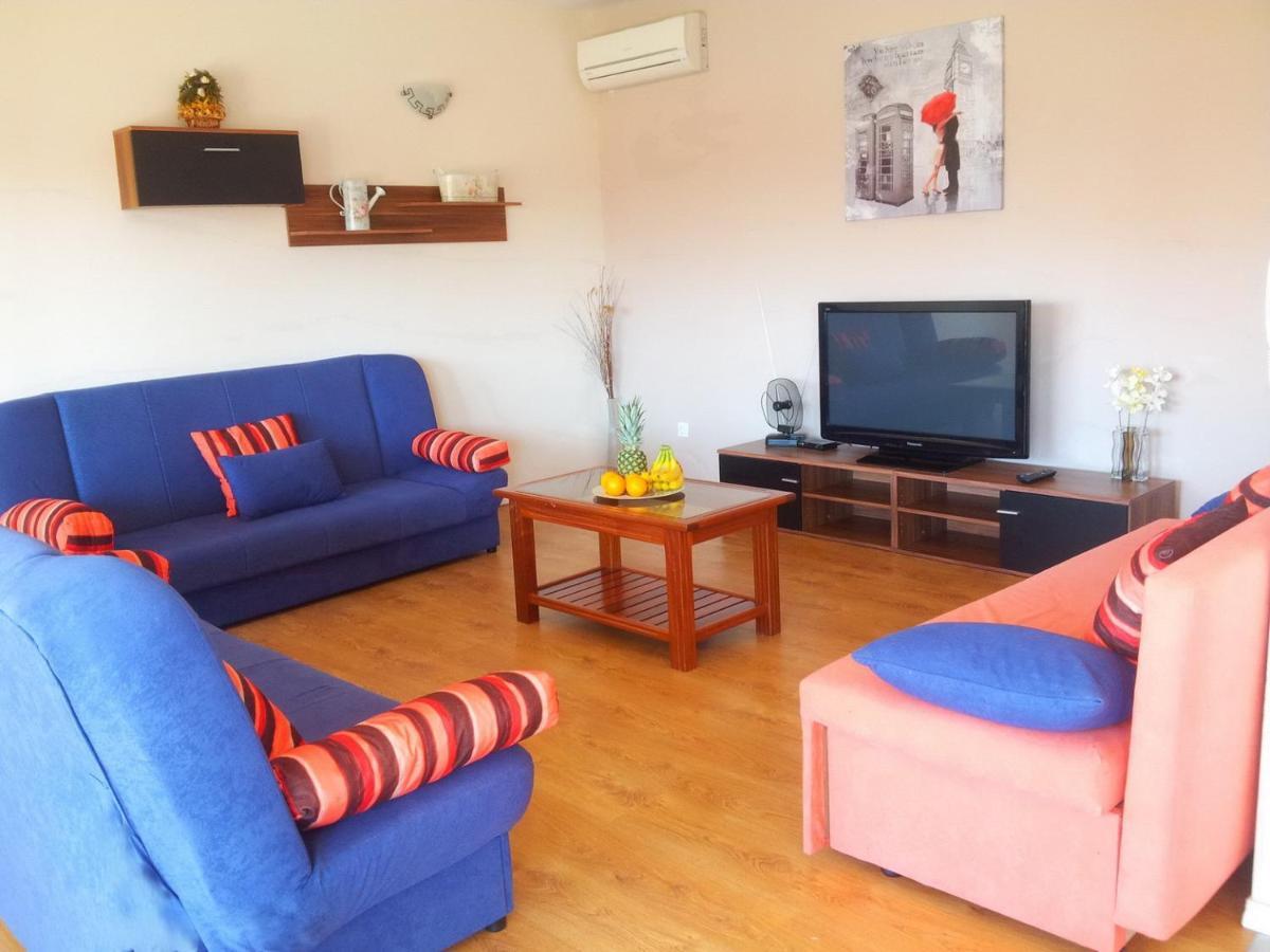Apartment Maria - Comfortable Каштела Екстер'єр фото